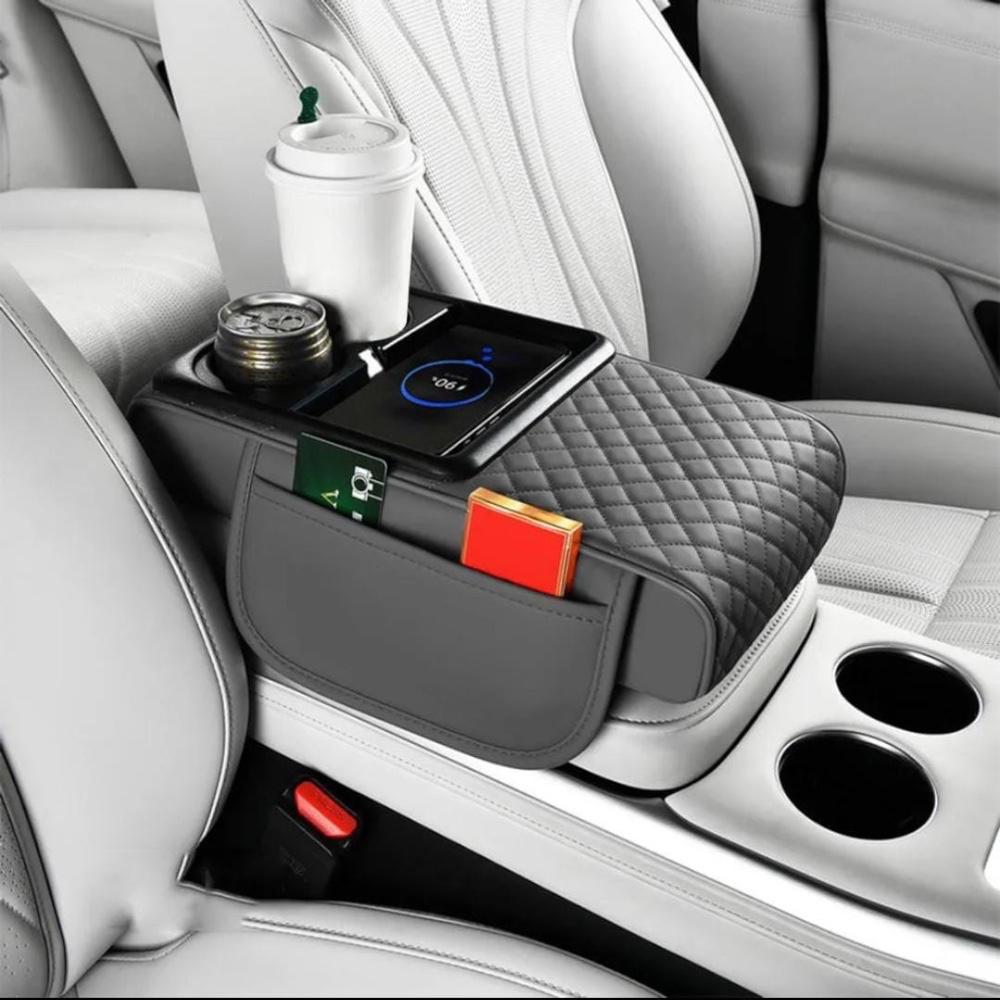 Consola portavasos para automóvil color gris instalada